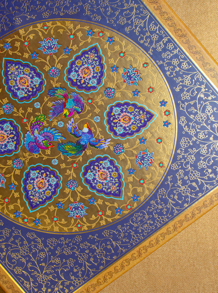 جعبه هاردباکس مسرور با طراحی الهام گرفته از هنر ایرانی مناسب بستهبندی آجیل، شیرینی، گز و هدایای لوکس