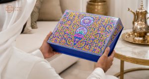 ویترین فروشگاه لوکس با صنایع دستی ایرانی و بسته بندی صادراتی صنایع دستی اصفهان